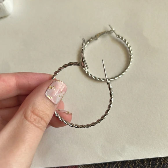 3/$20 Silver Tone Thin Circular Twisted Hoop Stud Earrings 1.5” Pierced - Picture 2 of 4